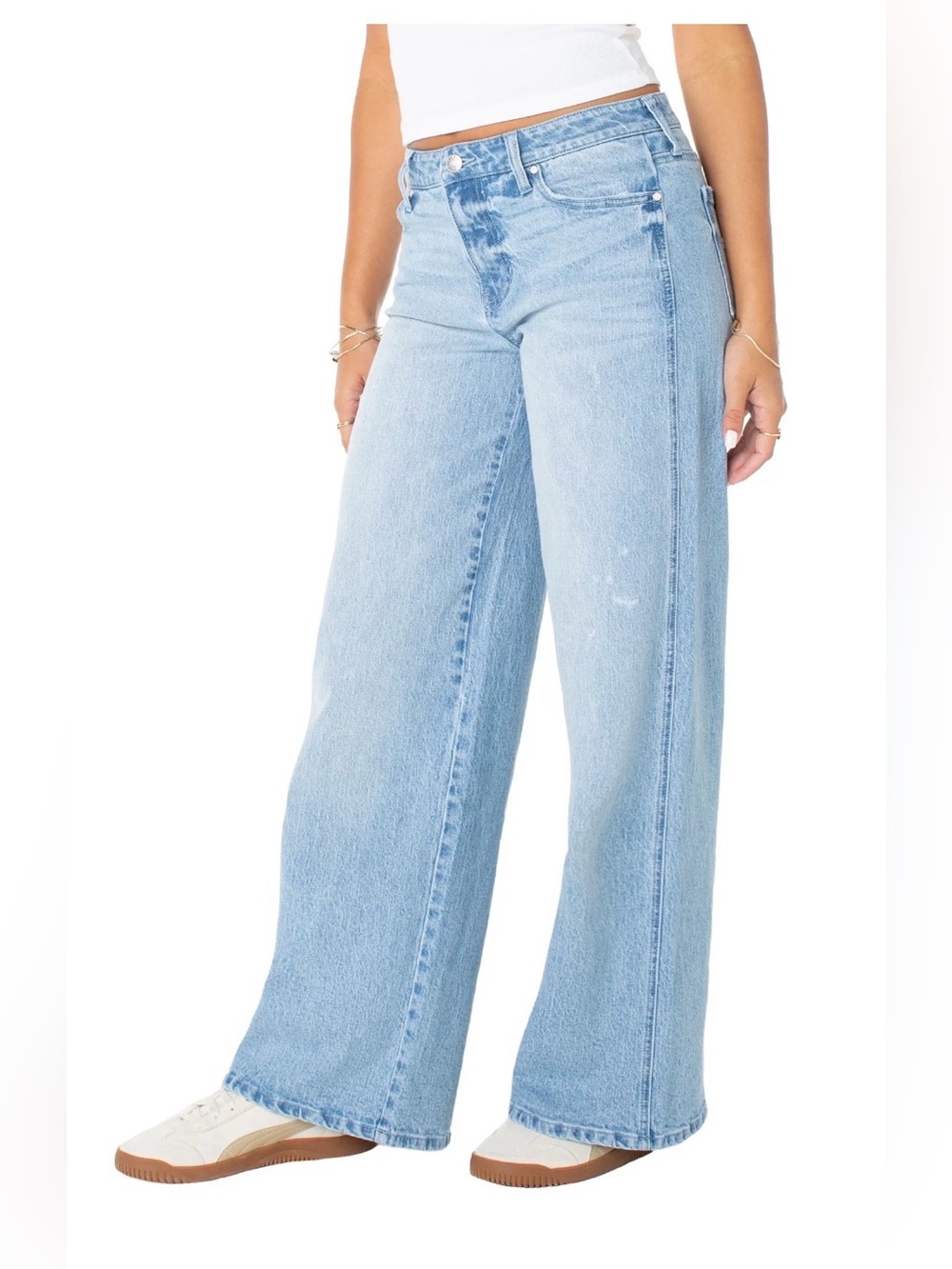 (1)  Celebrity Pink Women's Baggy Wide Leg Jeans,